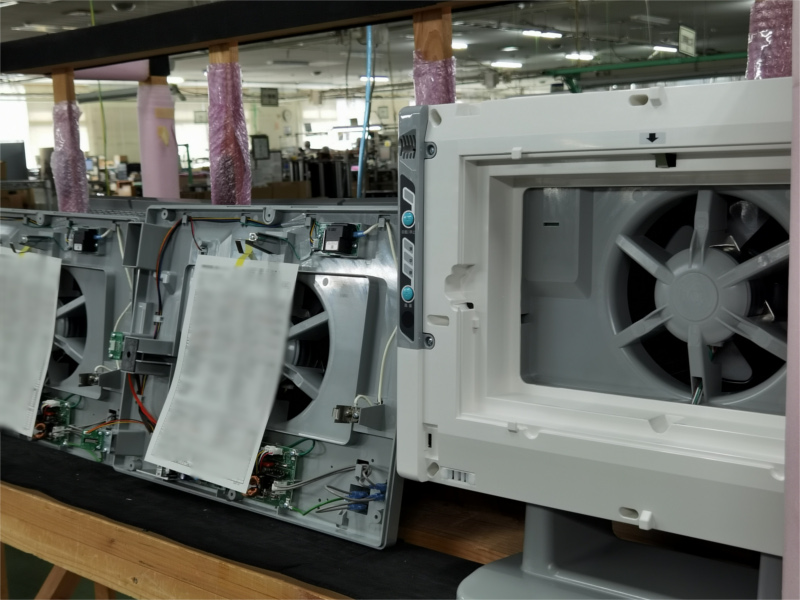 アンデス電気　空気清浄機バイオミクロンBM-H101A　製造工場レポートページ　前枠と後枠組合せ作業完了後の製品の画像
